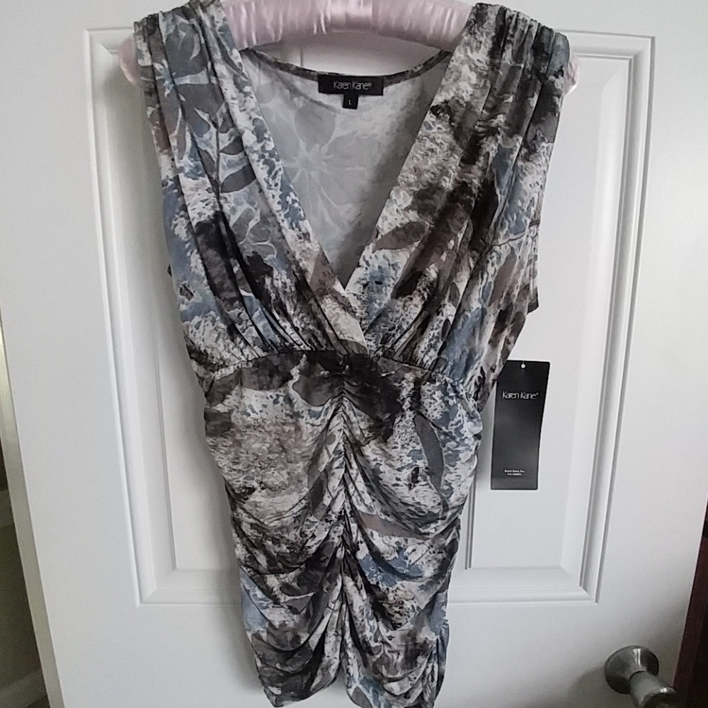 Karen Kane v neck sleeveless graphic print fits m